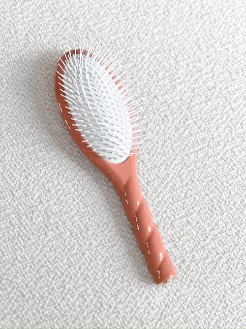 N.07 La Brosse Démêlante & Stimulante L'Intense Corail