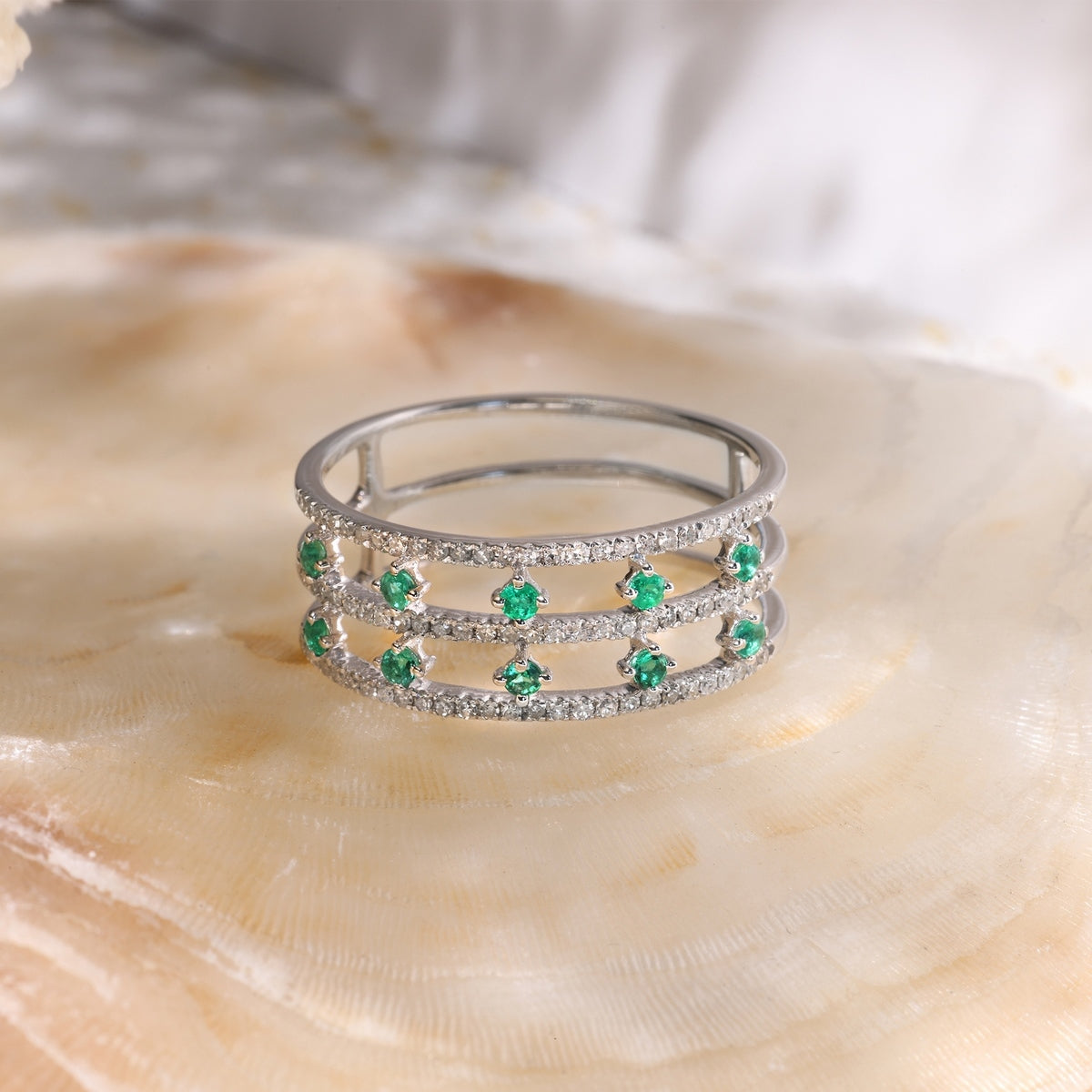 Bague Courone des Emeraudes D0,23/78 E0,25/10