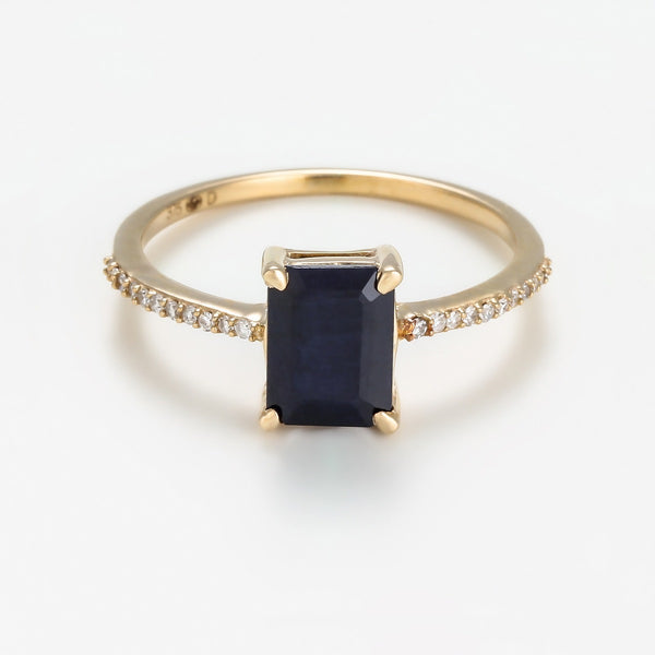 Diamanta – Bague Carre Saphir, bague en or jaune avec une pierre rectangulaire bleu marine et des diamants