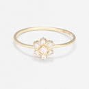 Anillo “Flor de Diamante” D0.12/7 – Oro Amarillo 375/1000