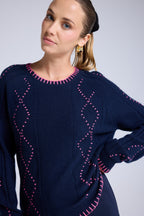 Jersey de Cuello Redondo de Torsadas y Pespuntes Barbara - Azul Marino Rosa Flúor