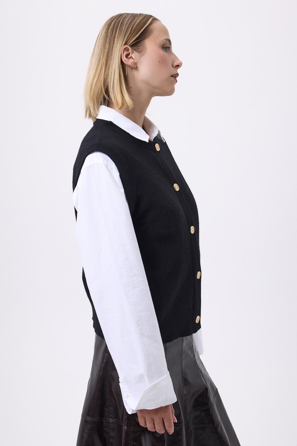 Oversized vest met ronde hals en gouden knopen mouwloos F Bari - Zwart - Dames