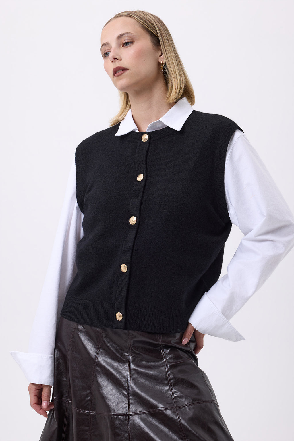 Oversized vest met ronde hals en gouden knopen mouwloos F Bari - Zwart - Dames