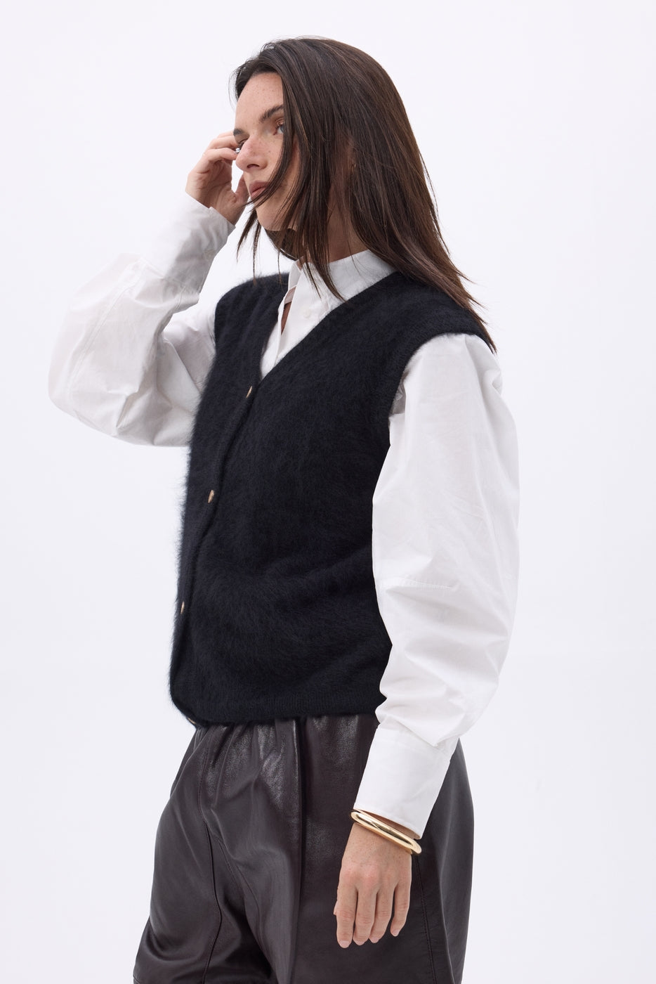 Sleeveless Cardigan – Brushed Cashmere Bari - Black - Women