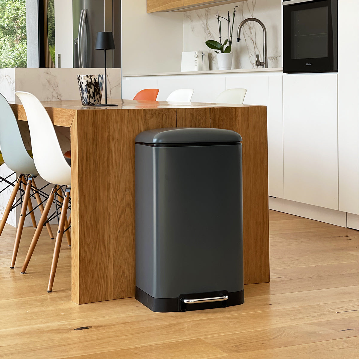 Poubelle de cuisine à pédale 40L Design GREENWICH Gris mat en acier Inox avec seau couvercle bombé