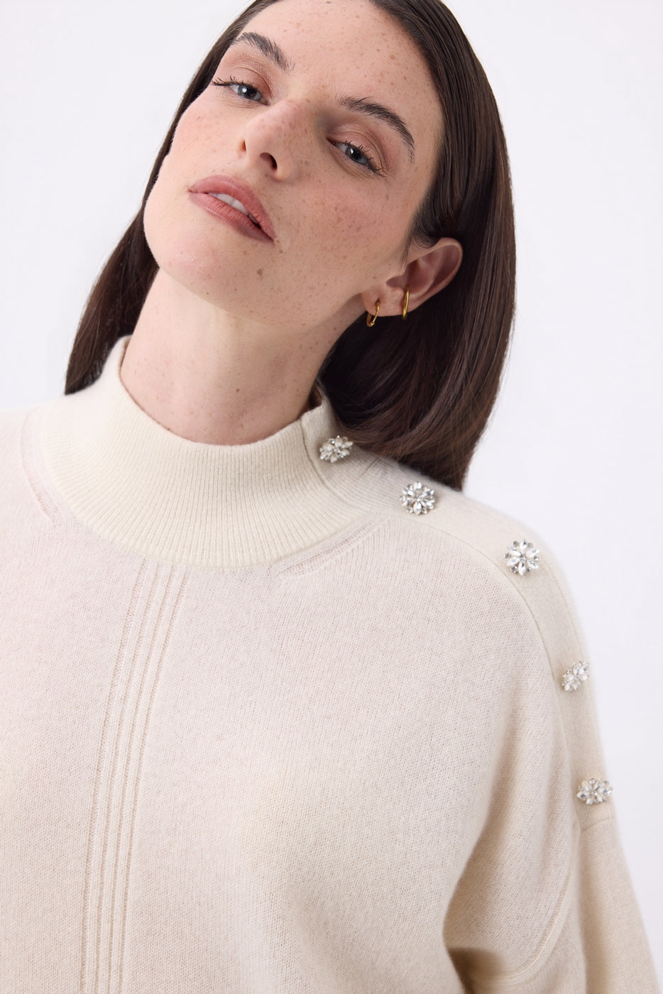 Jersey de cuello alto con joyas Baya - Blanco-botones plateados - Mujer