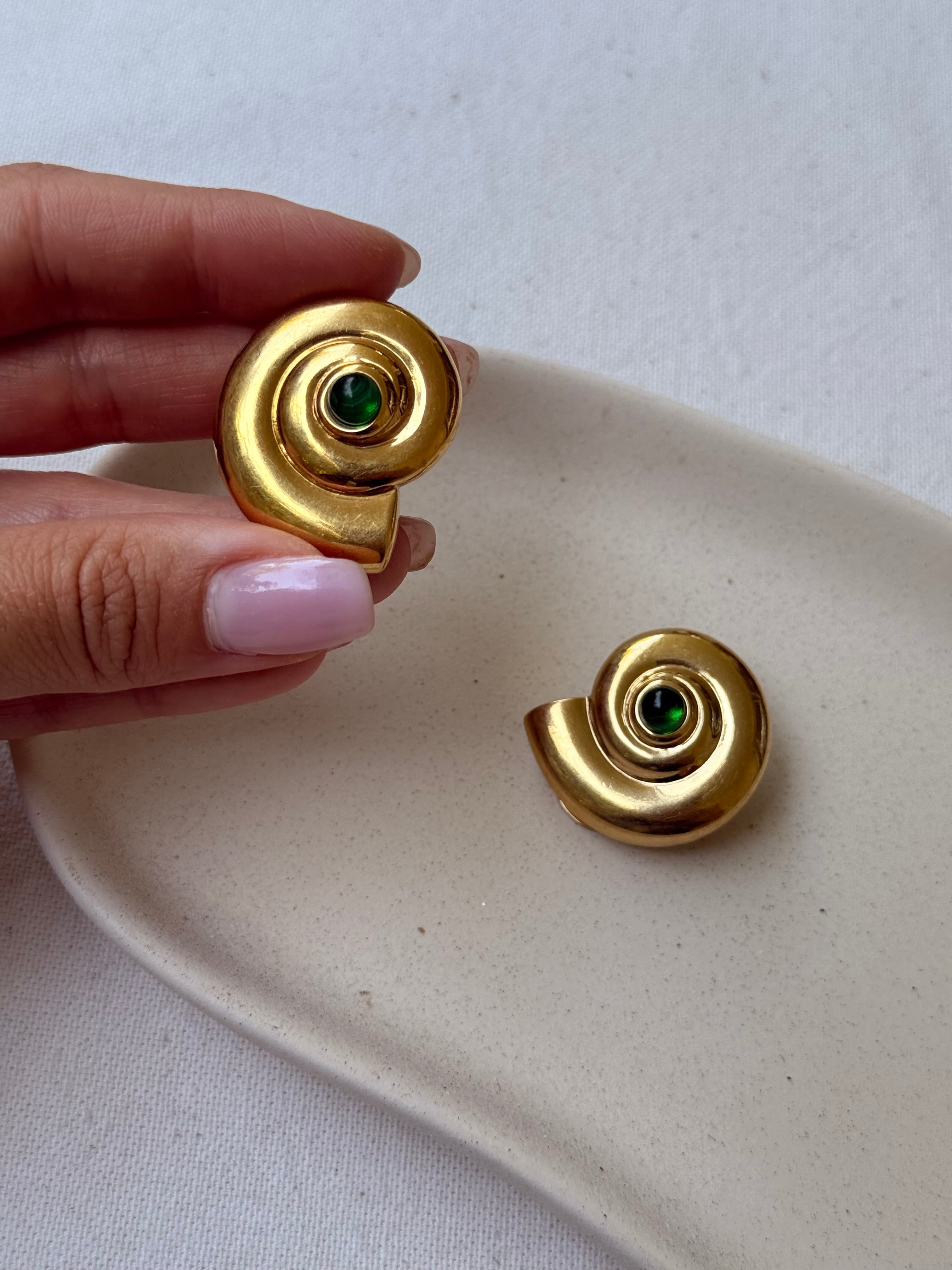 Pendientes Vintage - Conchas Doradas Y Strass Verde