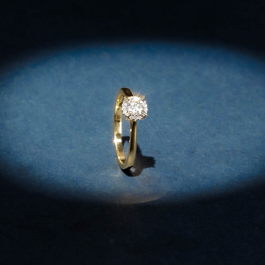"Amoureuse 0.33" Ring, 0.30 ct/1 + 0.03 ct/12 - 750/1000 Yellow Gold
