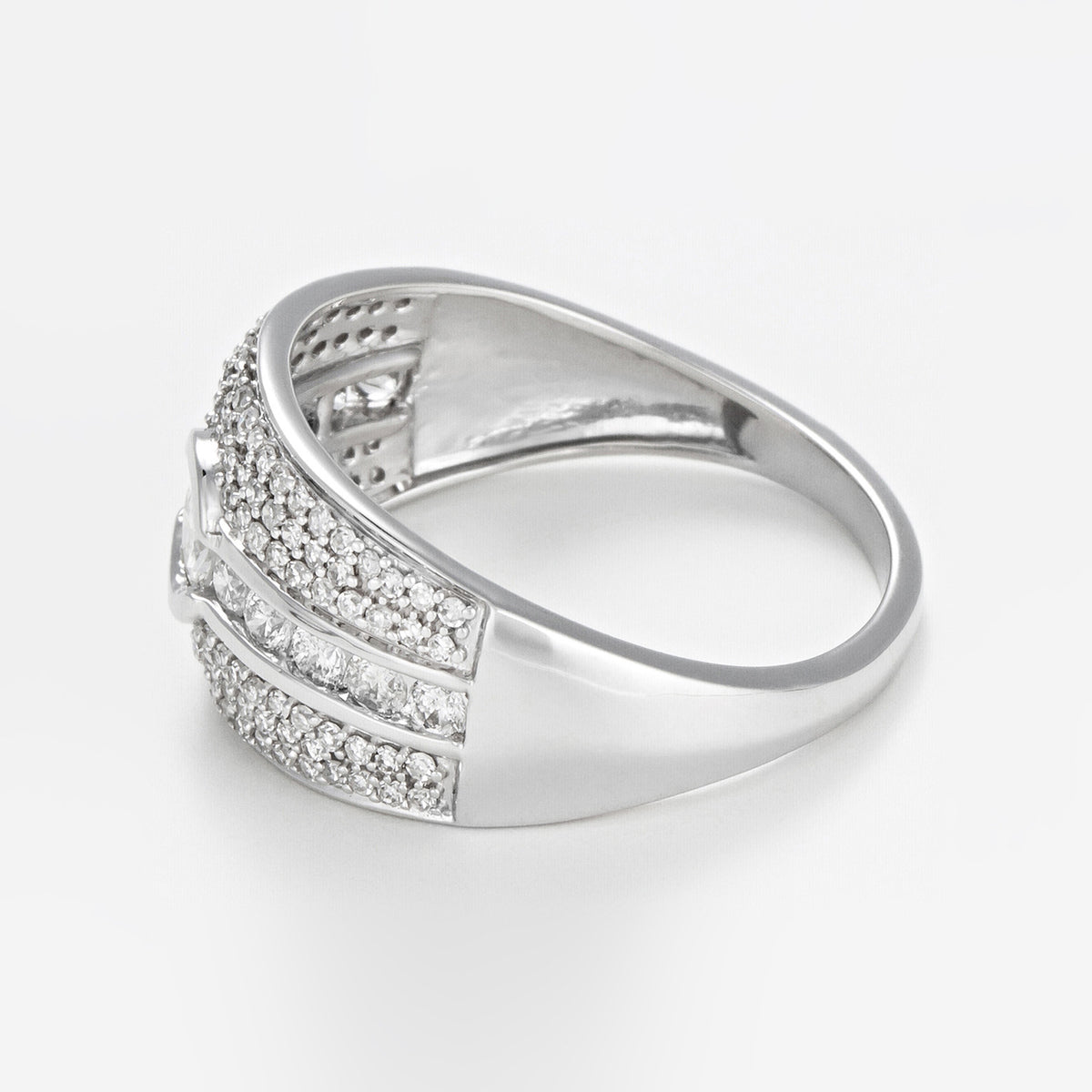Bague "Jonc Lumineux" Diamant: 0,57Ct/128 + 0,18Ct/1