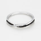 Anillo "En Blanco Y Negro" Diamantes Blancos: 0.075Ct/20 Diamantes Negros: 0.075Ct20 - Oro Blanco 375/1000