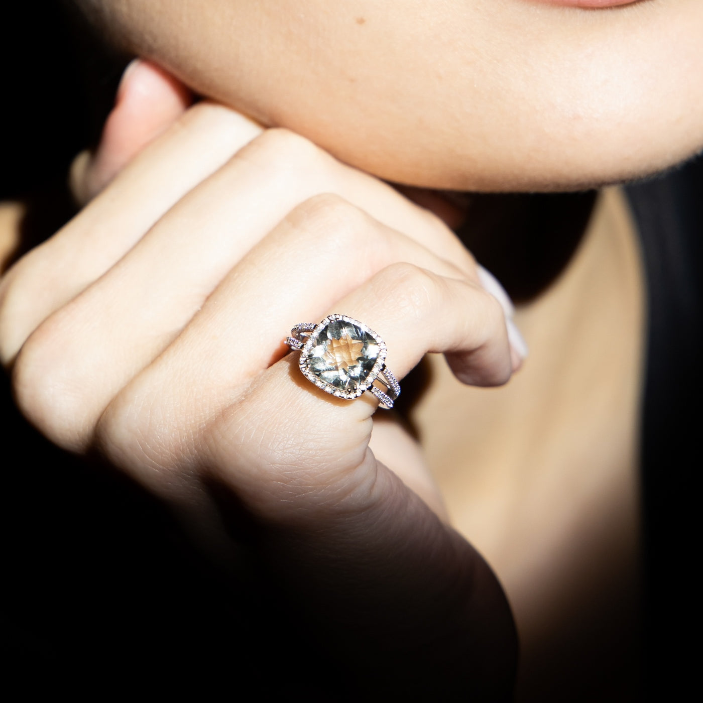 Anillo “Divina Amatista Verde” – Oro Blanco 375/1000