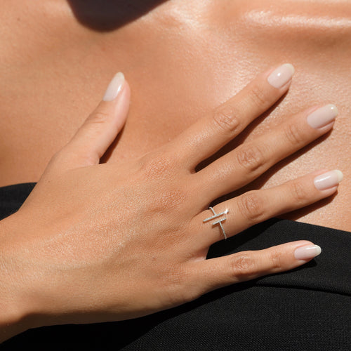 Bague "Parallèle Asymétrique" D0,1Ct/50 - Or Blanc 375/1000