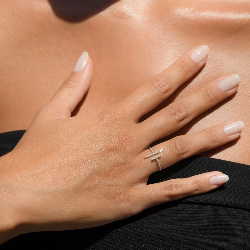 Bague "Parallèle Asymétrique" D0,1Ct/50 - Or Blanc 375/1000