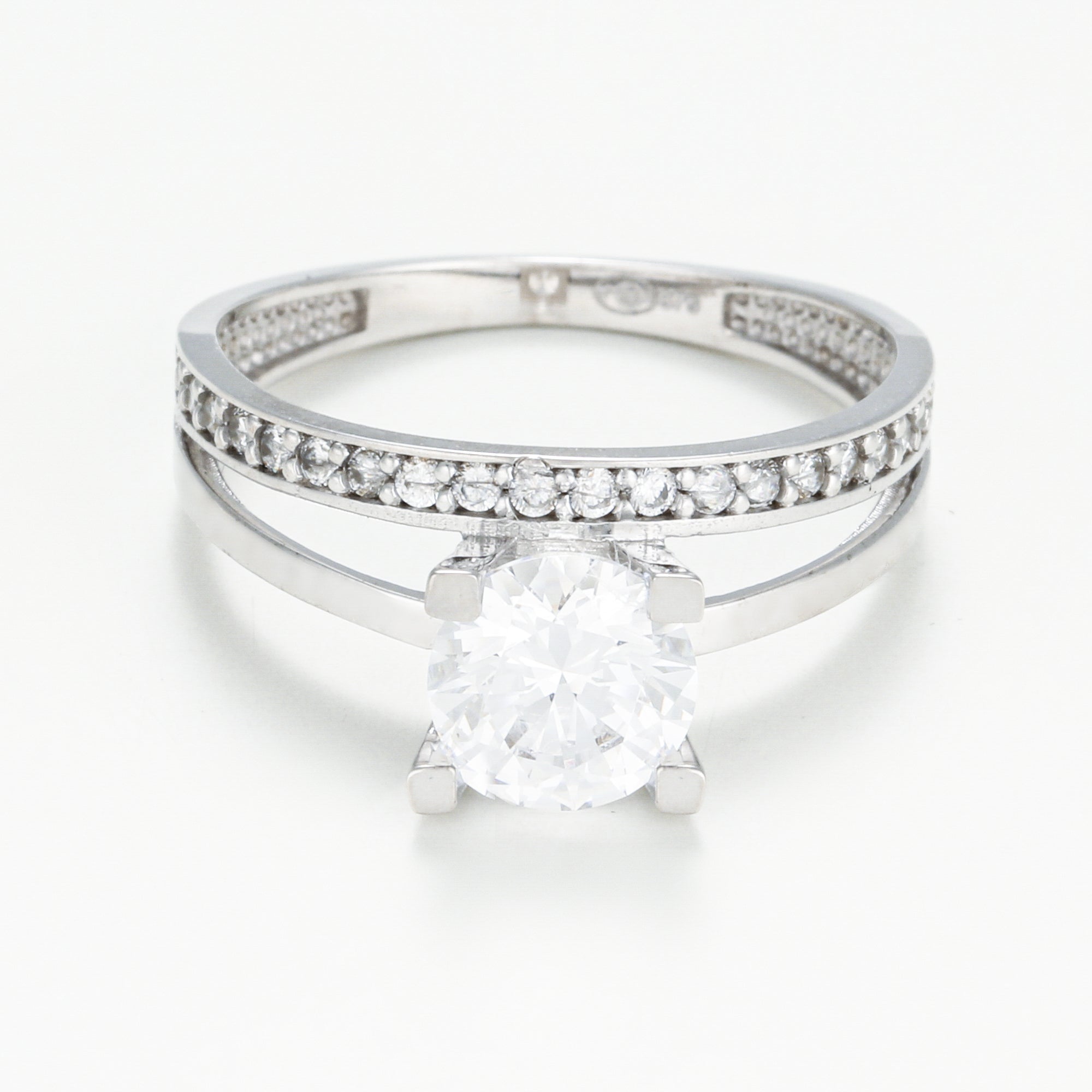 Bague "Majestueuse" Or Blanc 375/1000 Et Zirconium