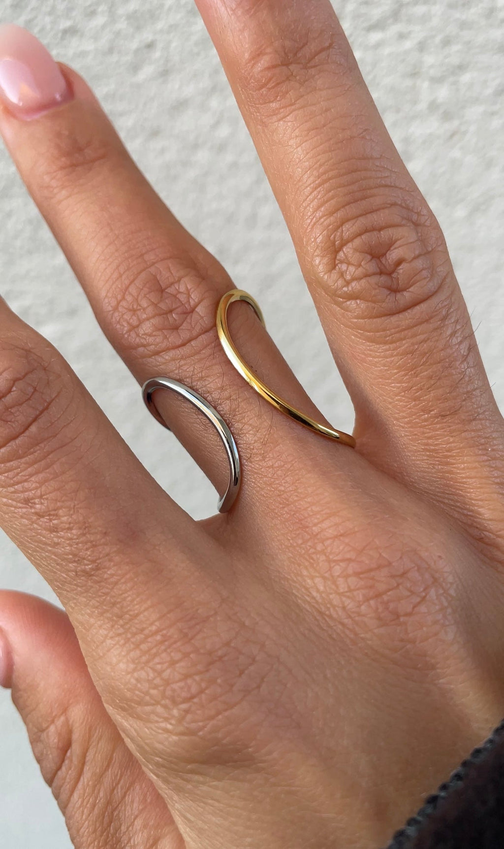 Thin Embrace-ring
