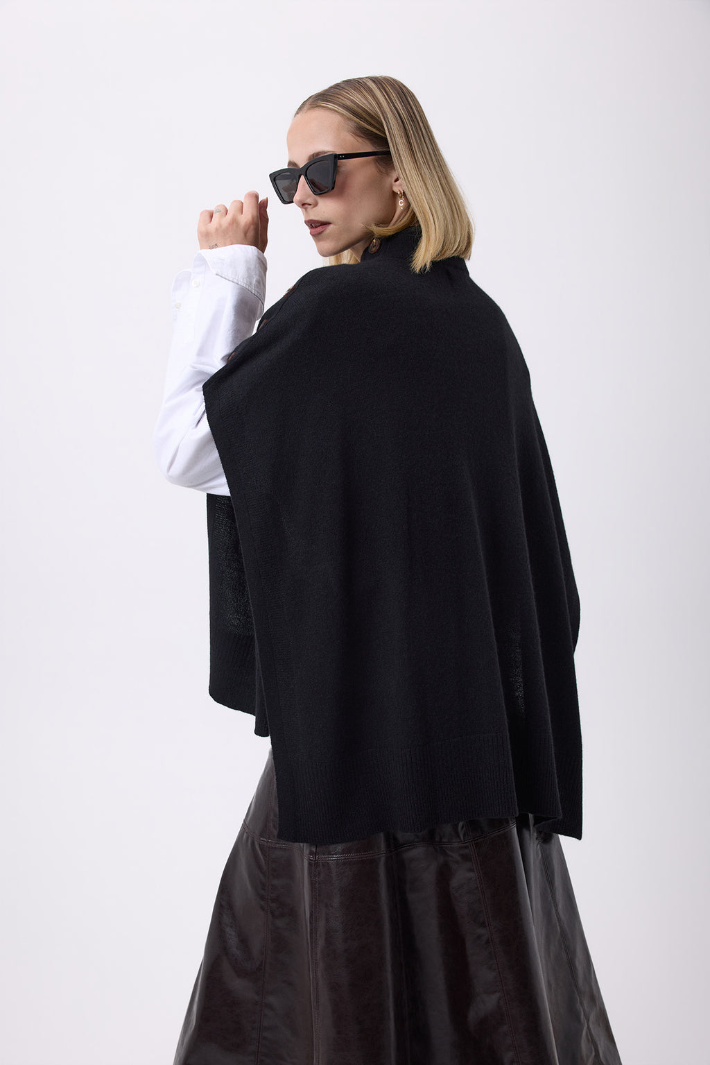 Poncho med knappar F Becky - Svart - Dam
