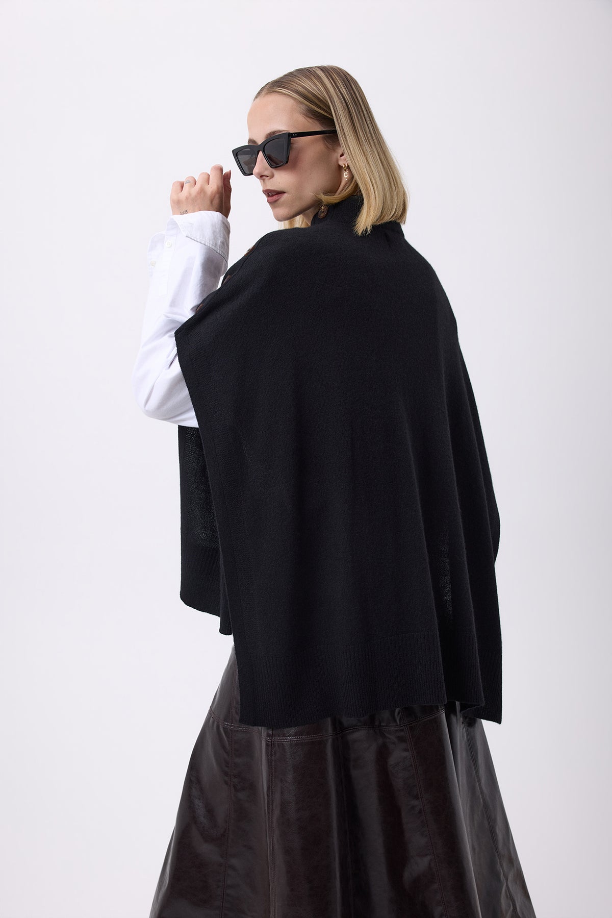 Poncho med knappar F Becky - Svart - Dam