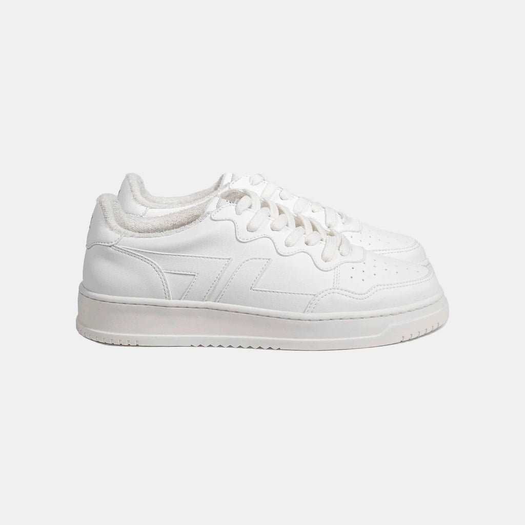 Hvide sneakers med tyk sål fra mærket Zèta