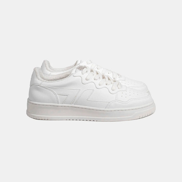 Hvide sneakers med tyk sål fra mærket Zèta