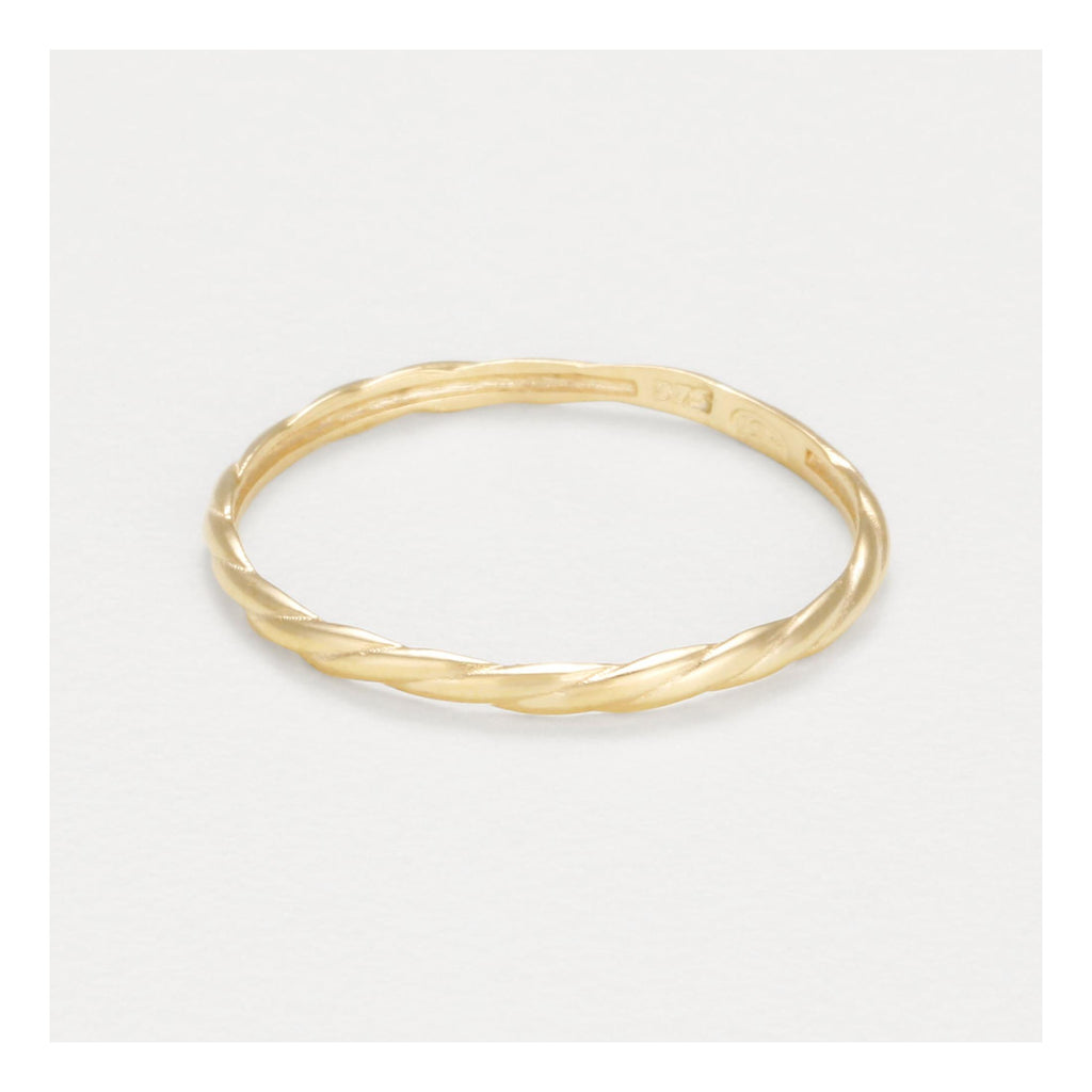 “Adolie” Ring 375/1000 Yellow Gold