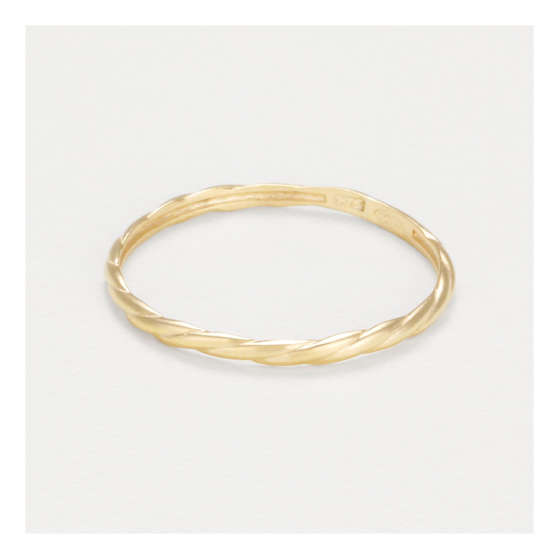 “Adolie” Ring 375/1000 Yellow Gold