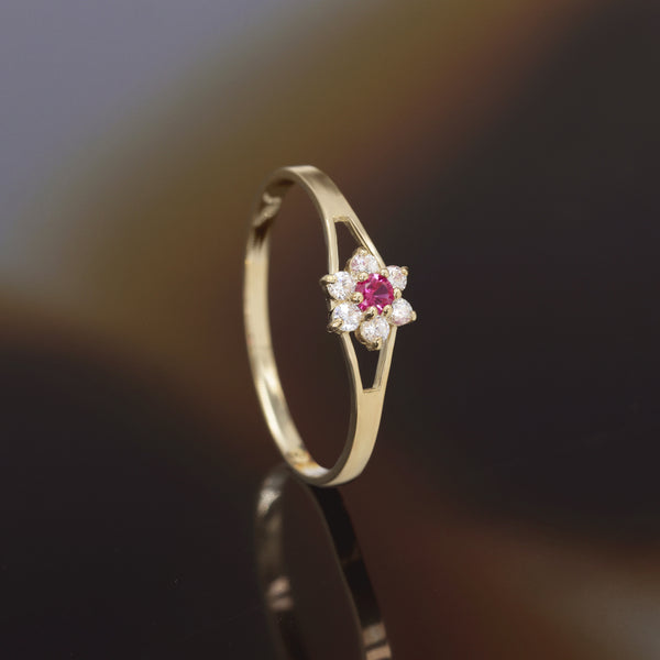 Anillo “Nature” Oro amarillo 375/1000 y circonita roja