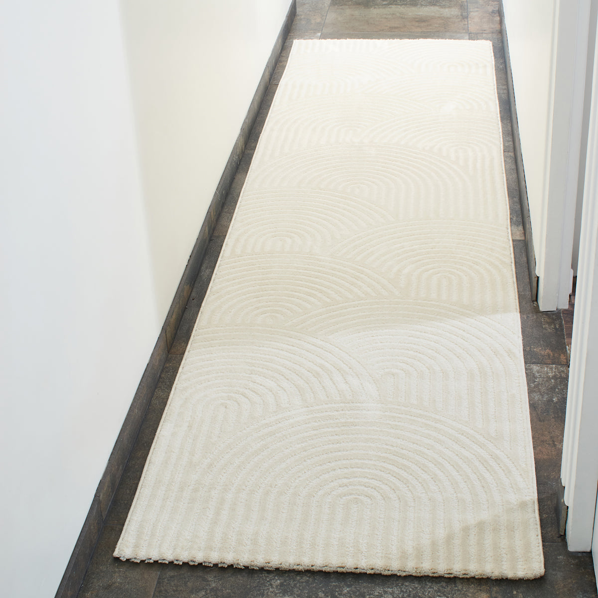 Cream rainbow rug with embossed long pile: BIA157CRE BIANCA