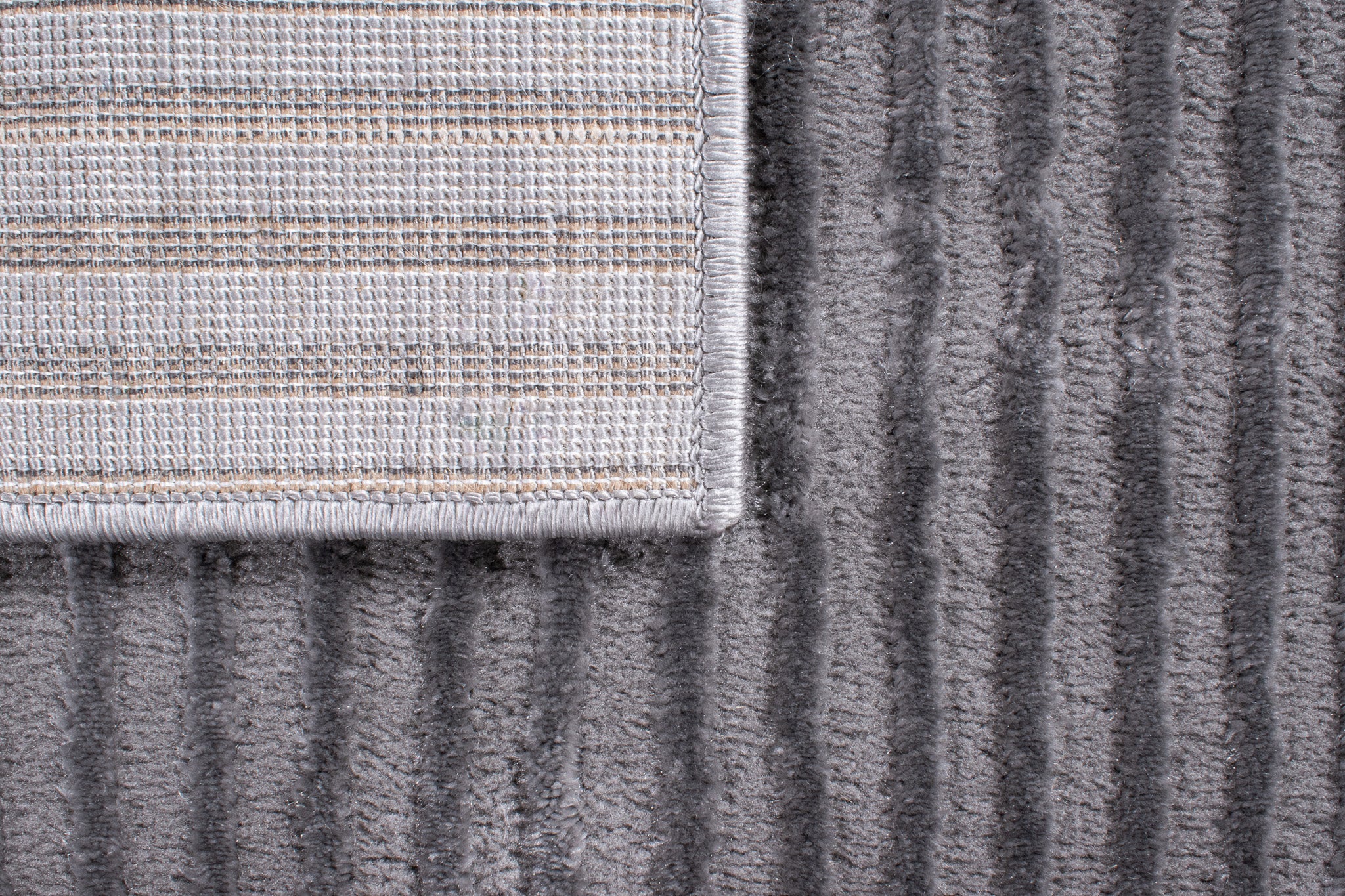 Alfombra con motivos geométricos en pelo en relieve gris: BIA159GRI BIANCA