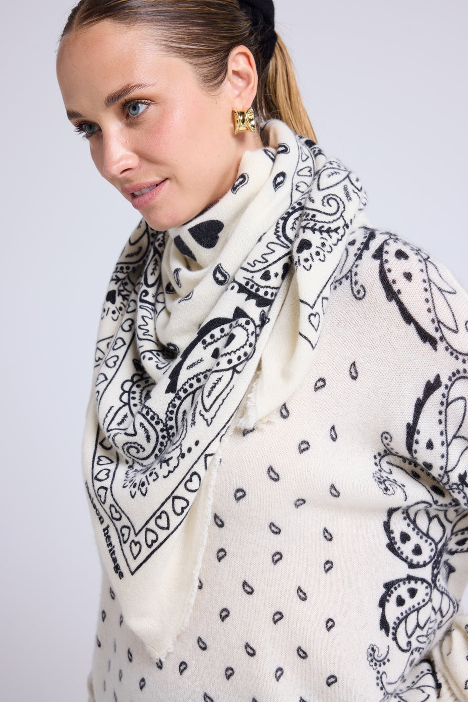 Pañuelo Bandana Unisex 90*90 En Cachemira - Blanco Negro