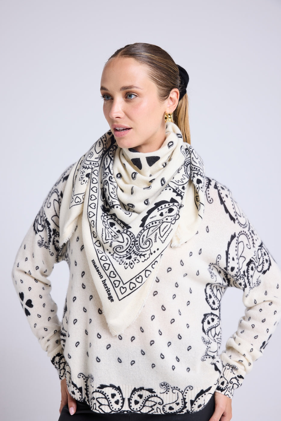 Pañuelo Bandana Unisex 90*90 En Cachemira - Blanco Negro