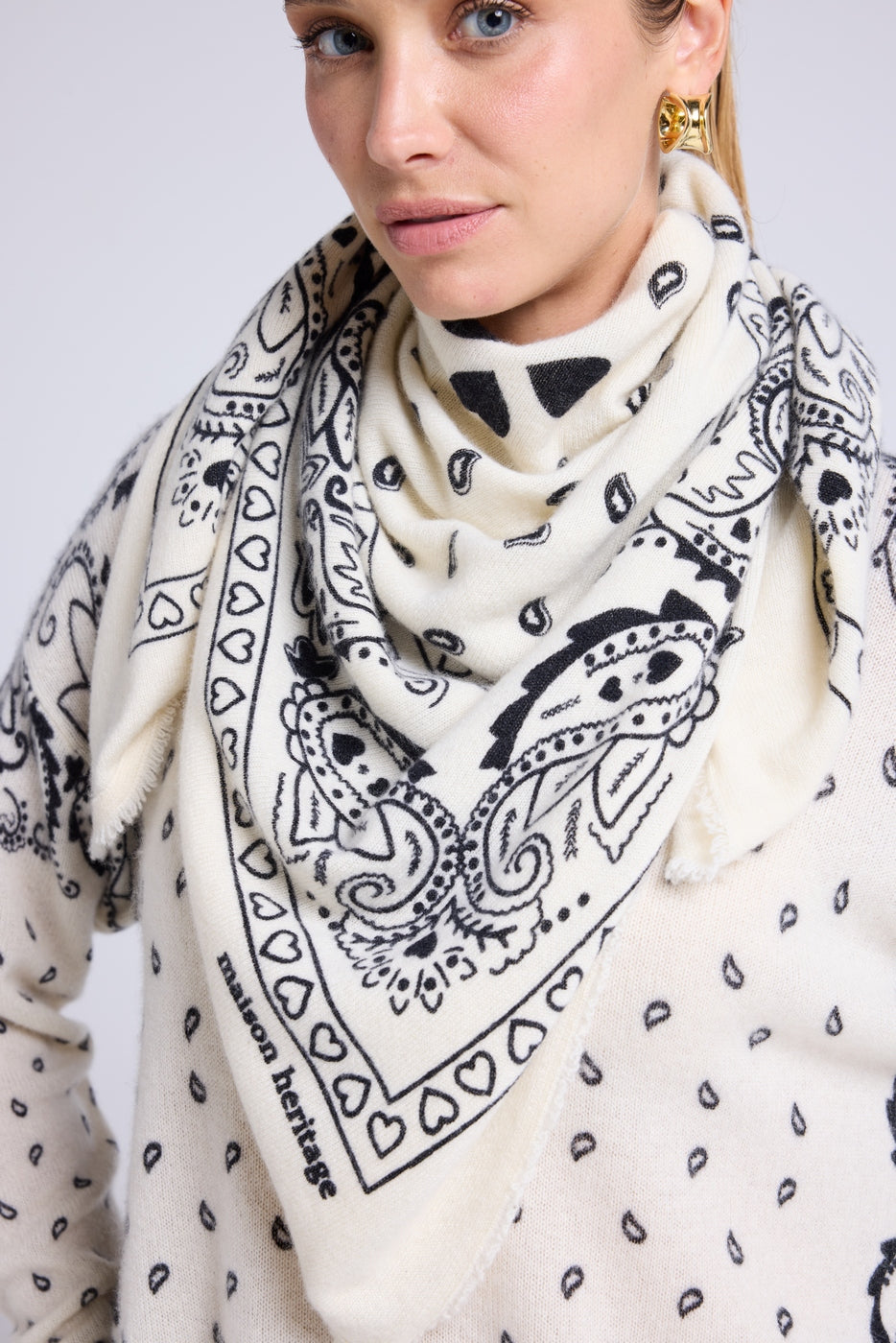 Pañuelo Bandana Unisex 90*90 En Cachemira - Blanco Negro