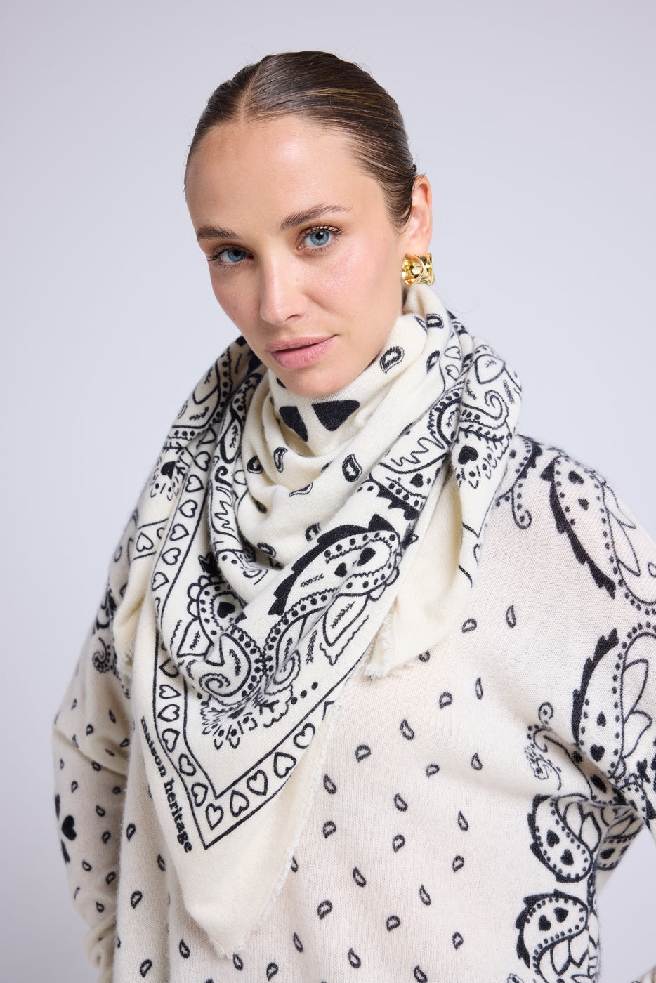 Pañuelo Bandana Unisex 90*90 En Cachemira - Blanco Negro