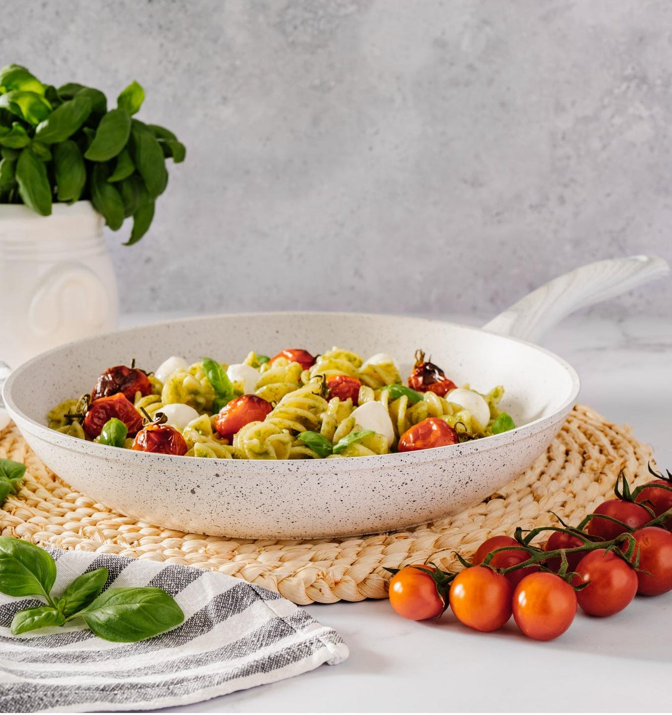 24 cm Frying Pan with White Wooden Handle « Stonewhite »