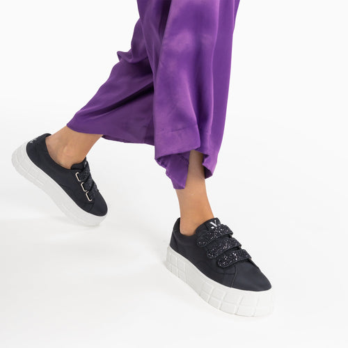 Black low-top sneakers with white platform Woman with sequined velcro straps Vanessa Wu