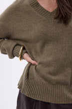 Jersey oversize de cuello en V de canalé grueso Blind - caqui jaspeado - mujer