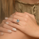 Bague "Divine Topaze 10" Diamants 0,10Ct/32 + Topaze 4,5/1 - Or Blanc 375/1000