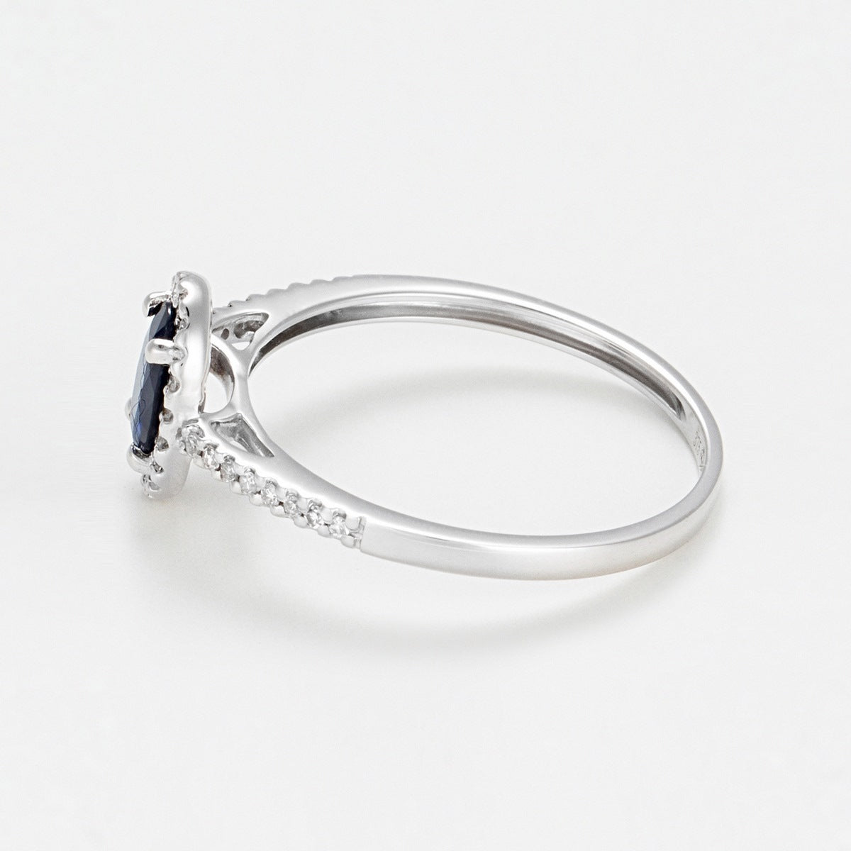 Bague "Royal Blue" Diamants 0,1/32 Saphir 0,74/1 - Or Blanc