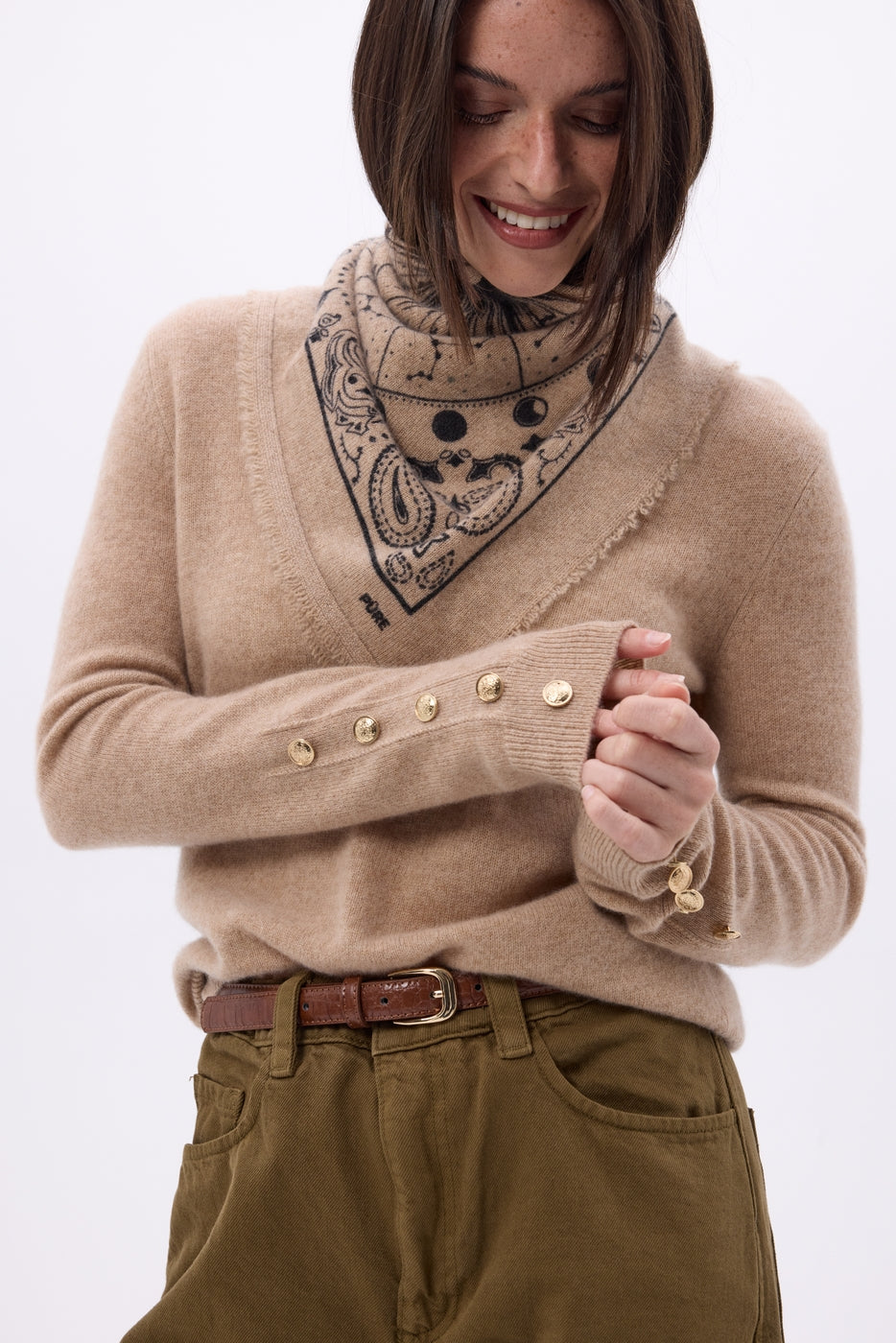 Jersey de cuello redondo con botones dorados y mangas globo Bold - Beige crema - Mujer