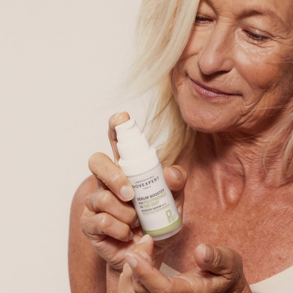 Booster-Serum gegen Pigmentflecken mit Grüntee-Polyphenolen
