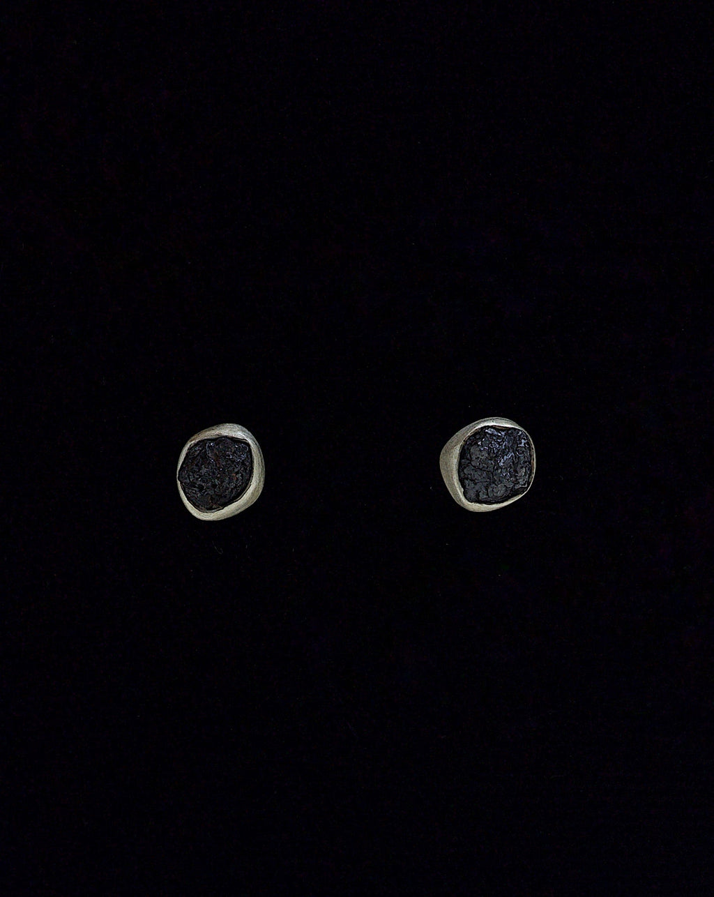 Mendaz Black Earring