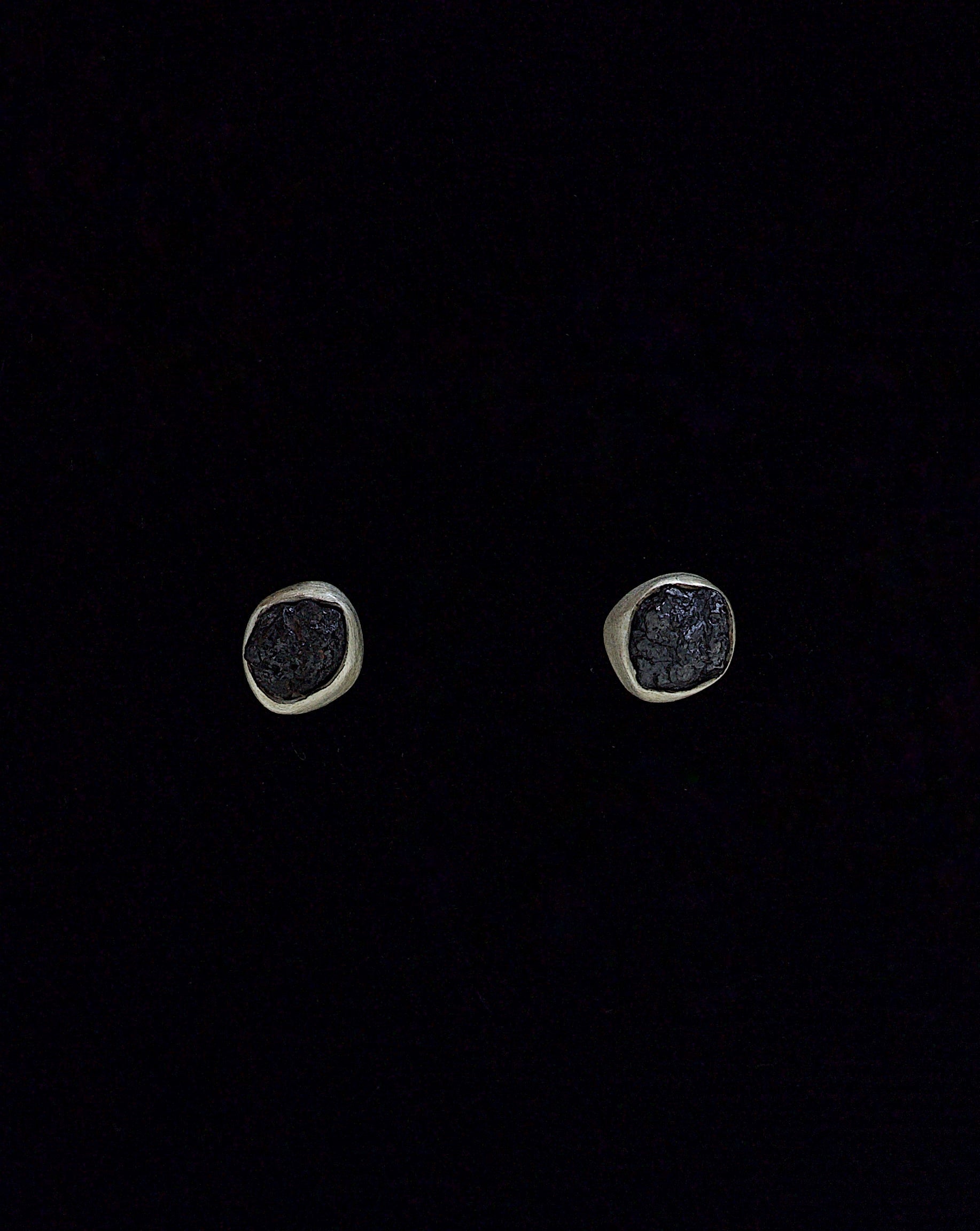 Mendaz Black Earring