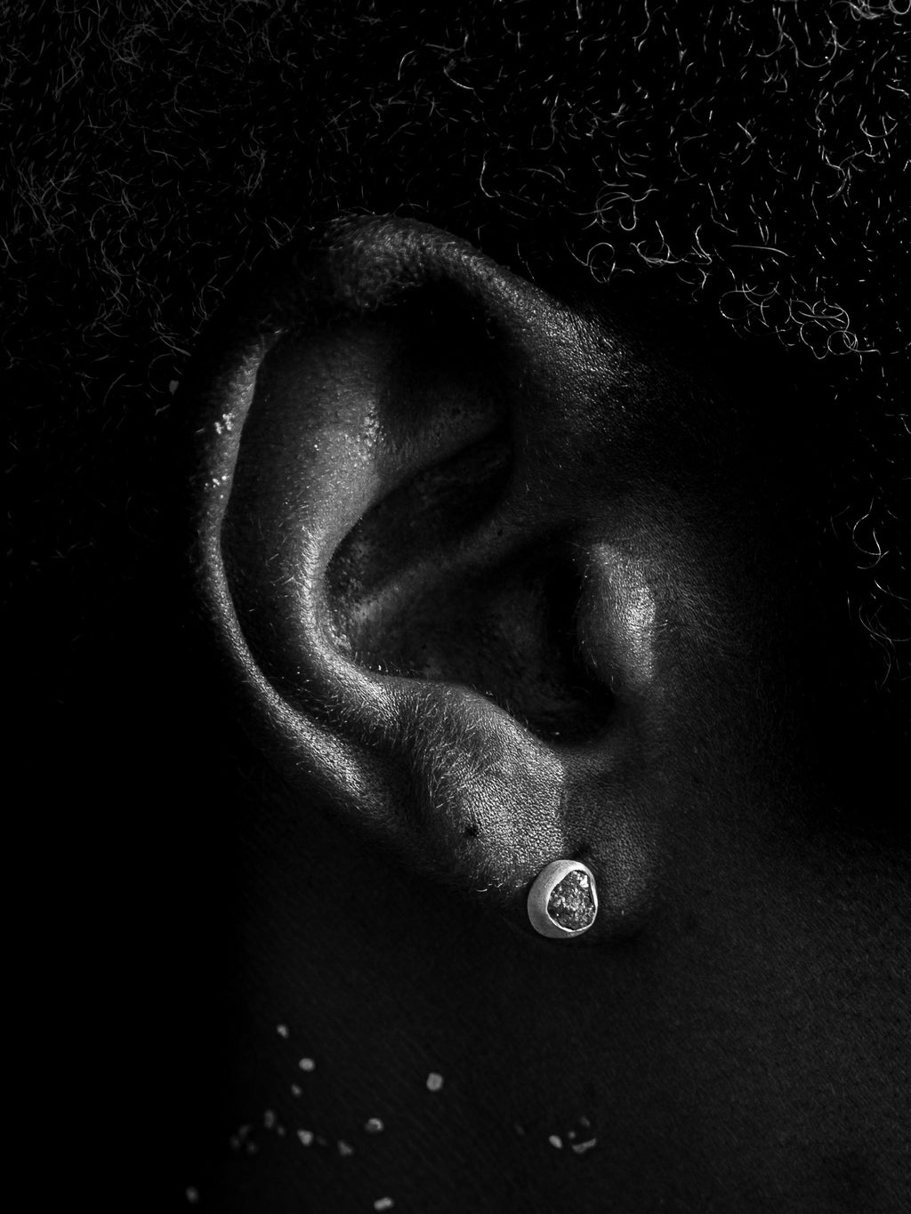 Mendaz Black Earring