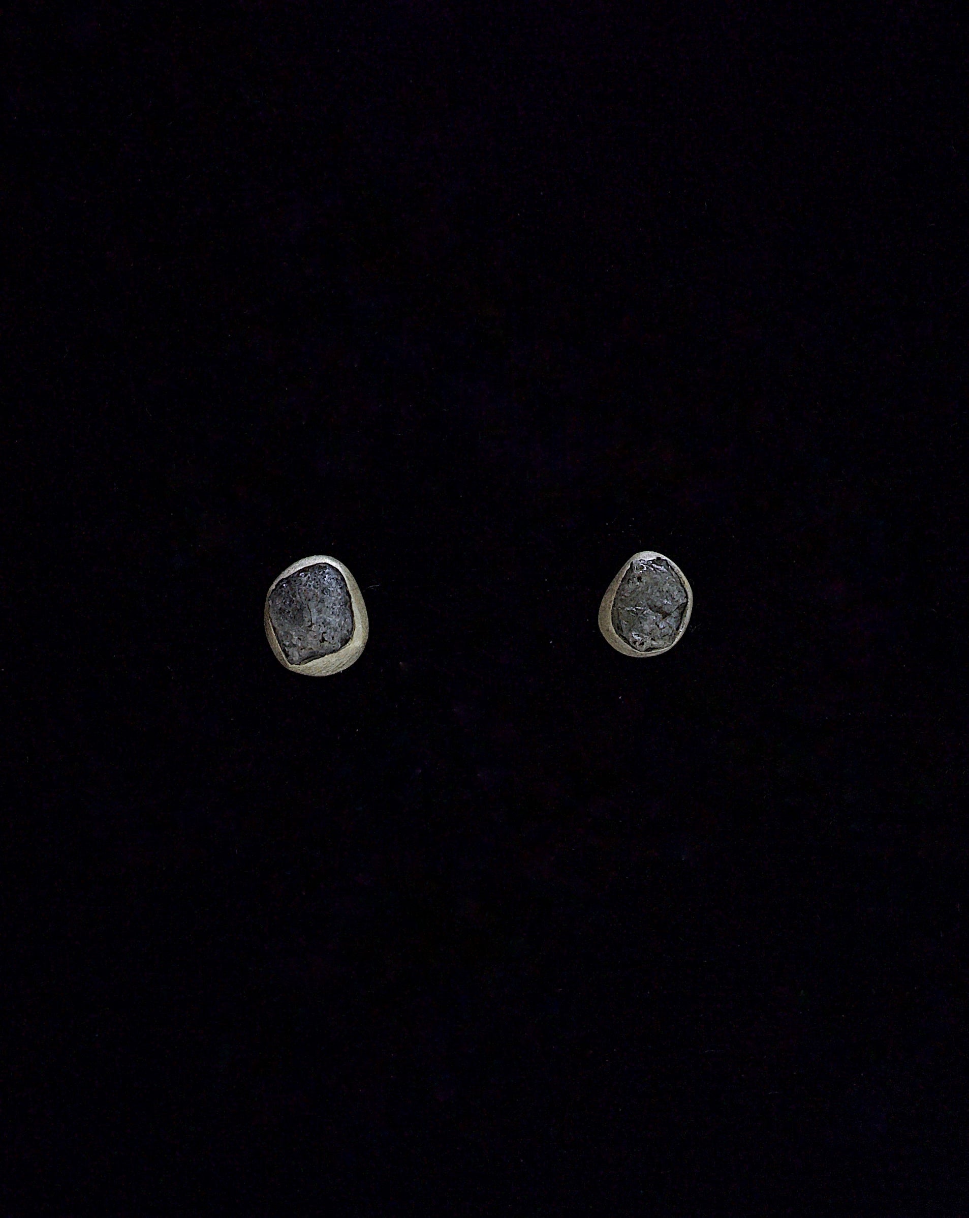 Mendaz Grey Earring