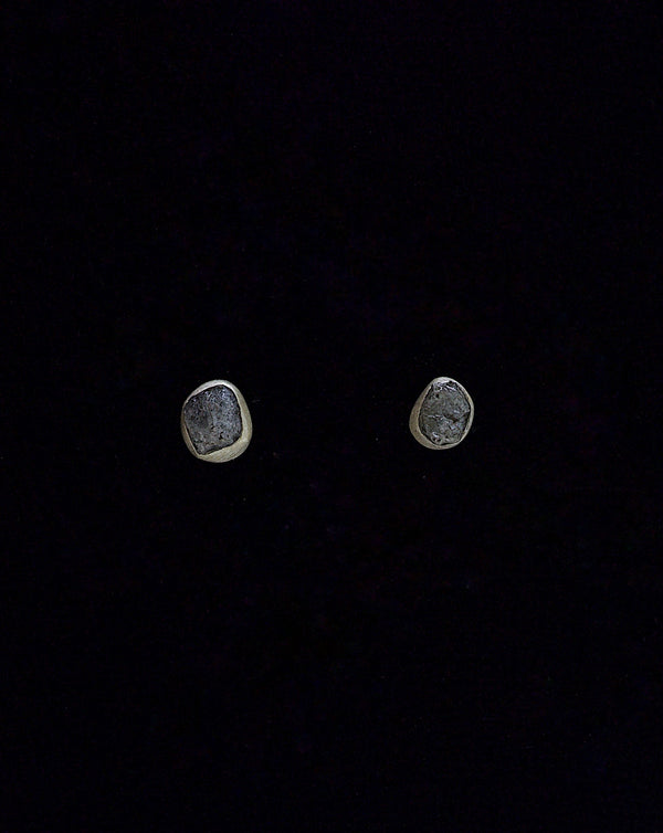 Mendaz Grey Earring