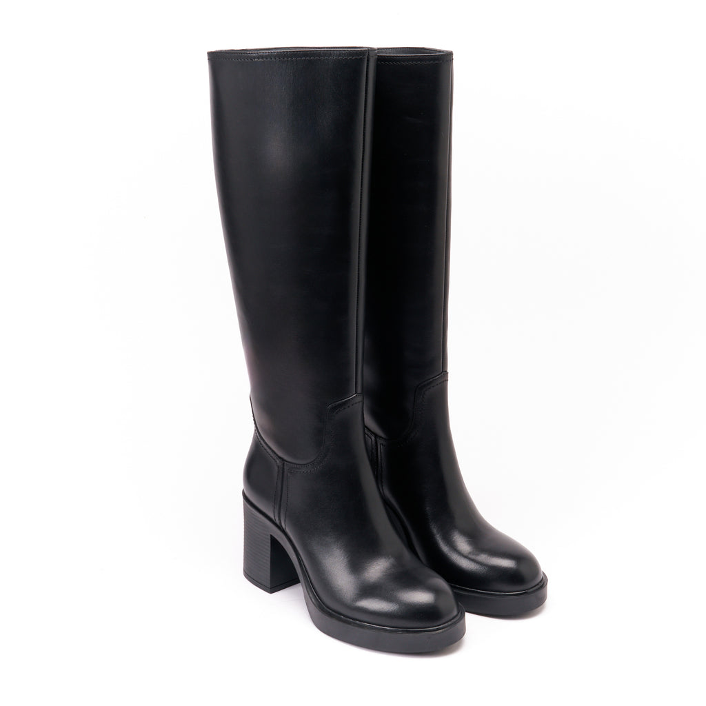 Botki Z Prostą Cholewką Na Wysokim Obcasie - Czarne - Kobieta