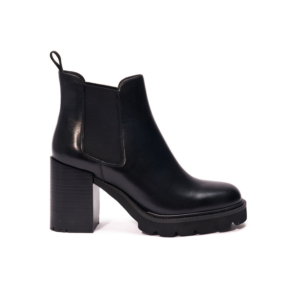 Heeled Chelsea Boots - Black - Women