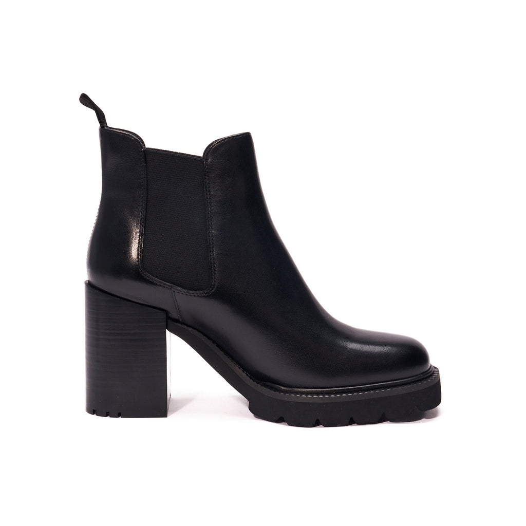 Heeled Chelsea Boots - Black - Women