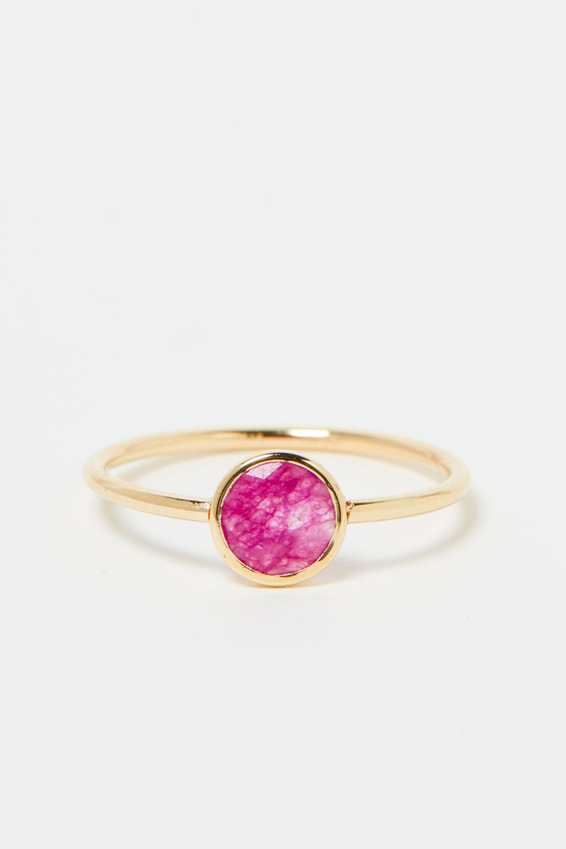 “Aliyan” Red Jade Ring, 375/1000 Yellow Gold