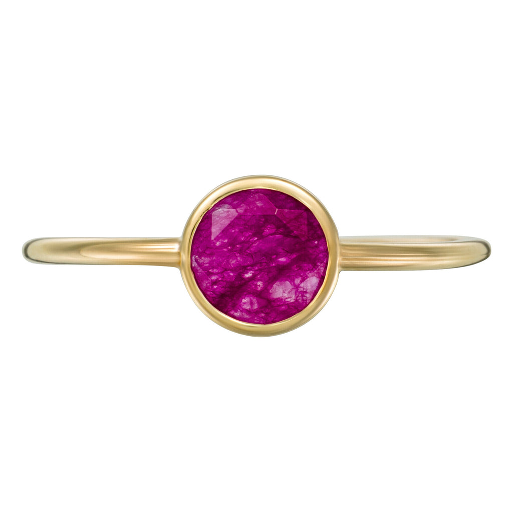 “Aliyan” Red Jade Ring, 375/1000 Yellow Gold