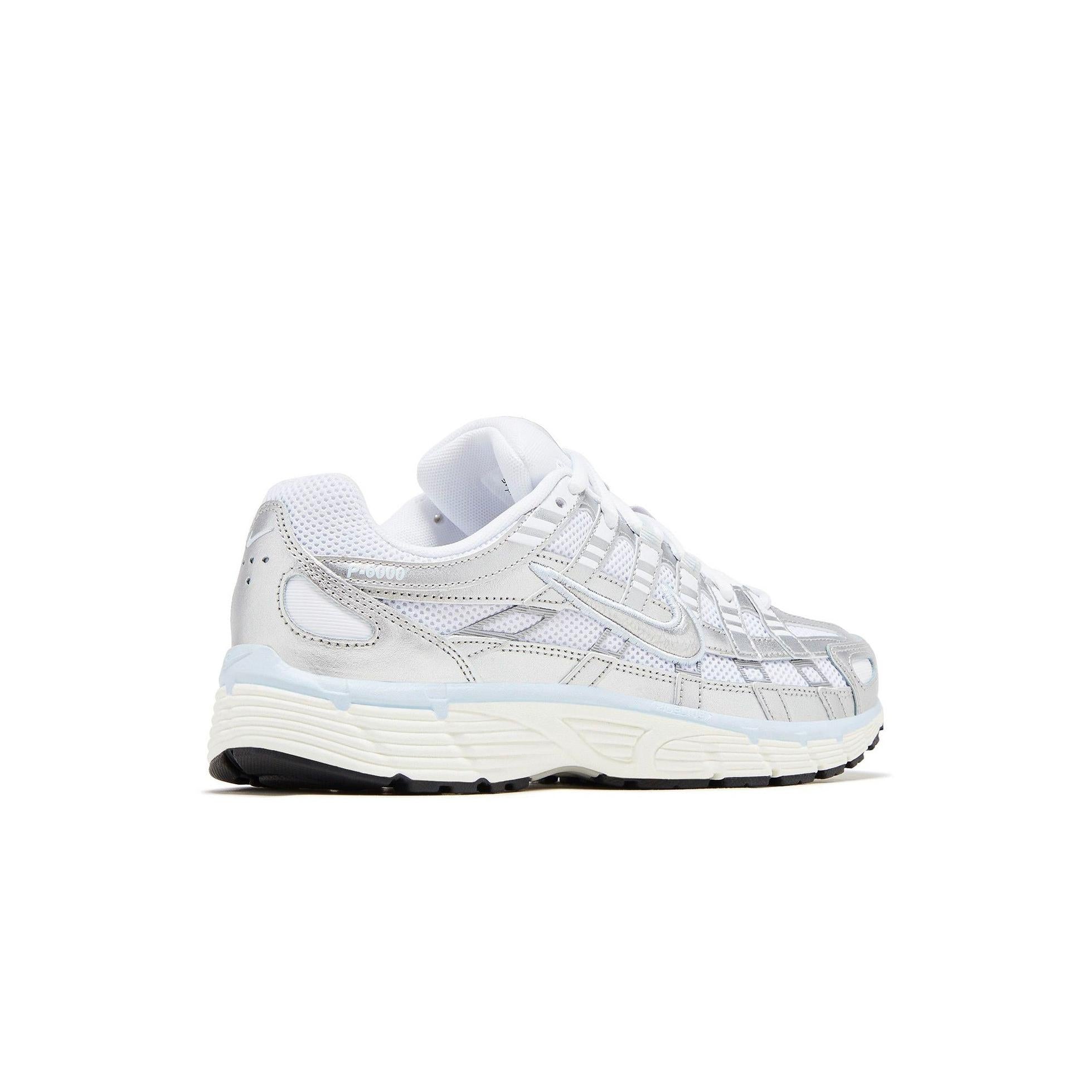 Nike P-6000 Blanco Azul Tint Sail Metálico Plata (W) - Blanco